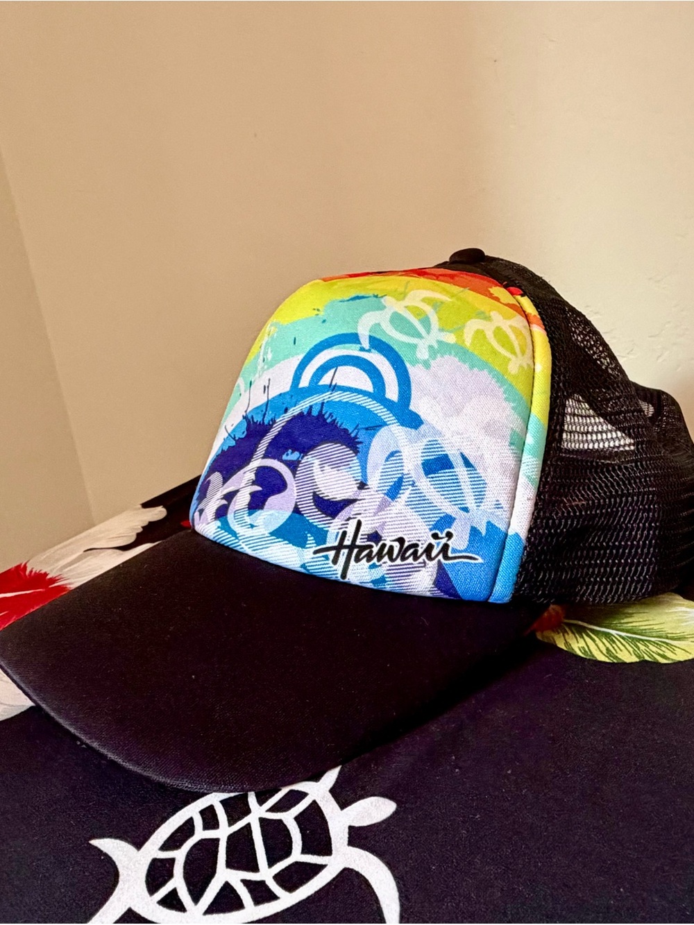 Hawaii Multicolor Wave Trucker Hat